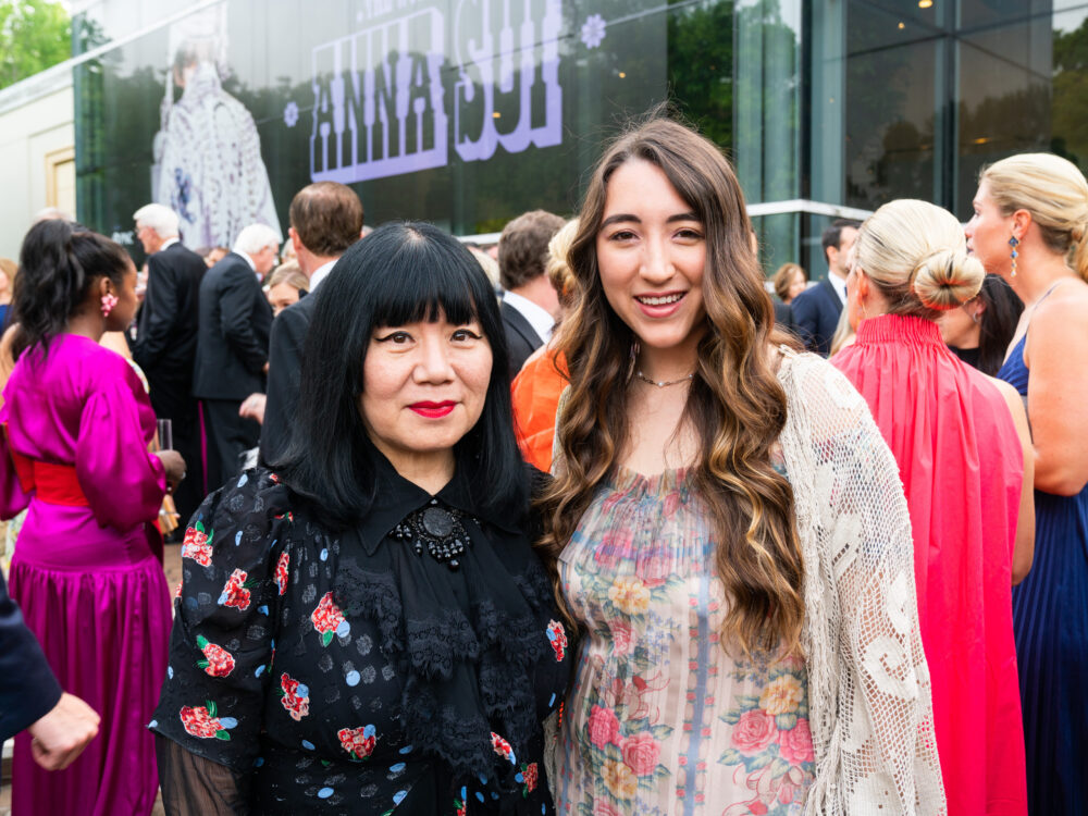 Anna Sui in front of Mint Museum Randolph